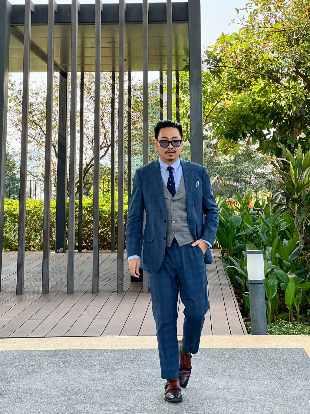 Successful Gentleman Blue Plaid Suit with Grey Waistcoat