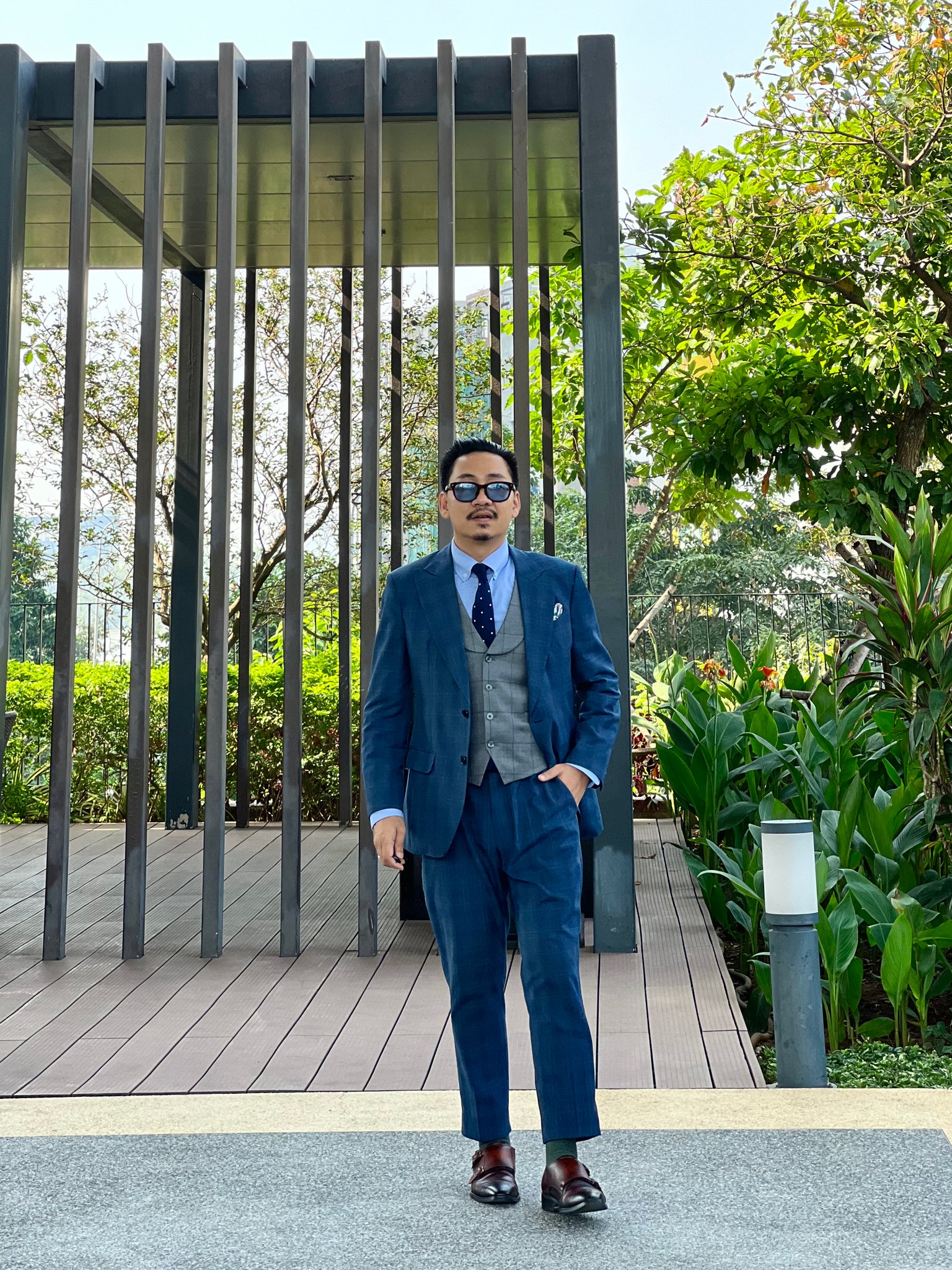 Successful Gentleman Blue Plaid Suit with Grey Waistcoat