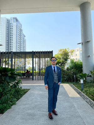 Successful Gentleman Blue Plaid Suit with Grey Waistcoat