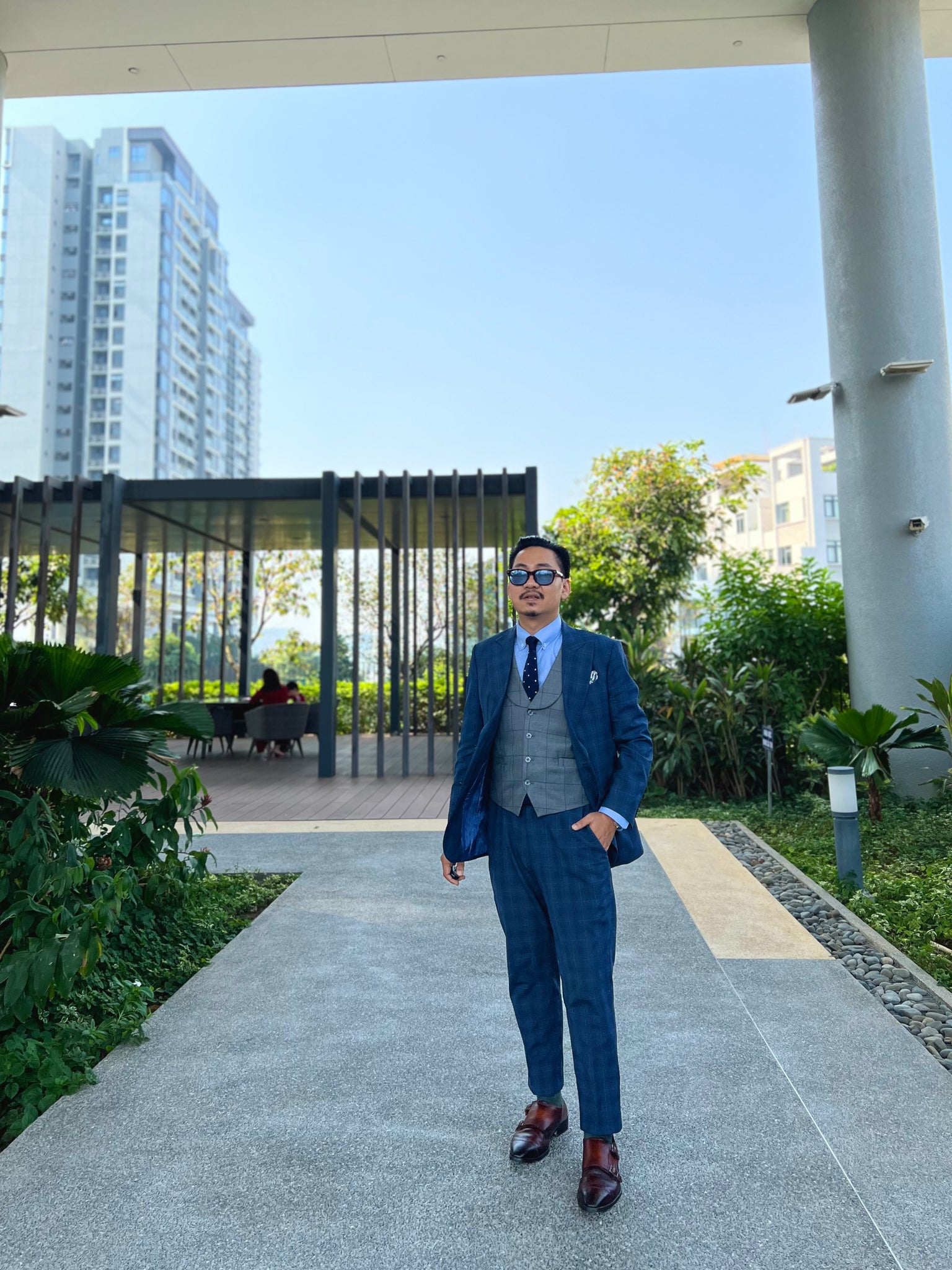 Successful Gentleman Blue Plaid Suit with Grey Waistcoat