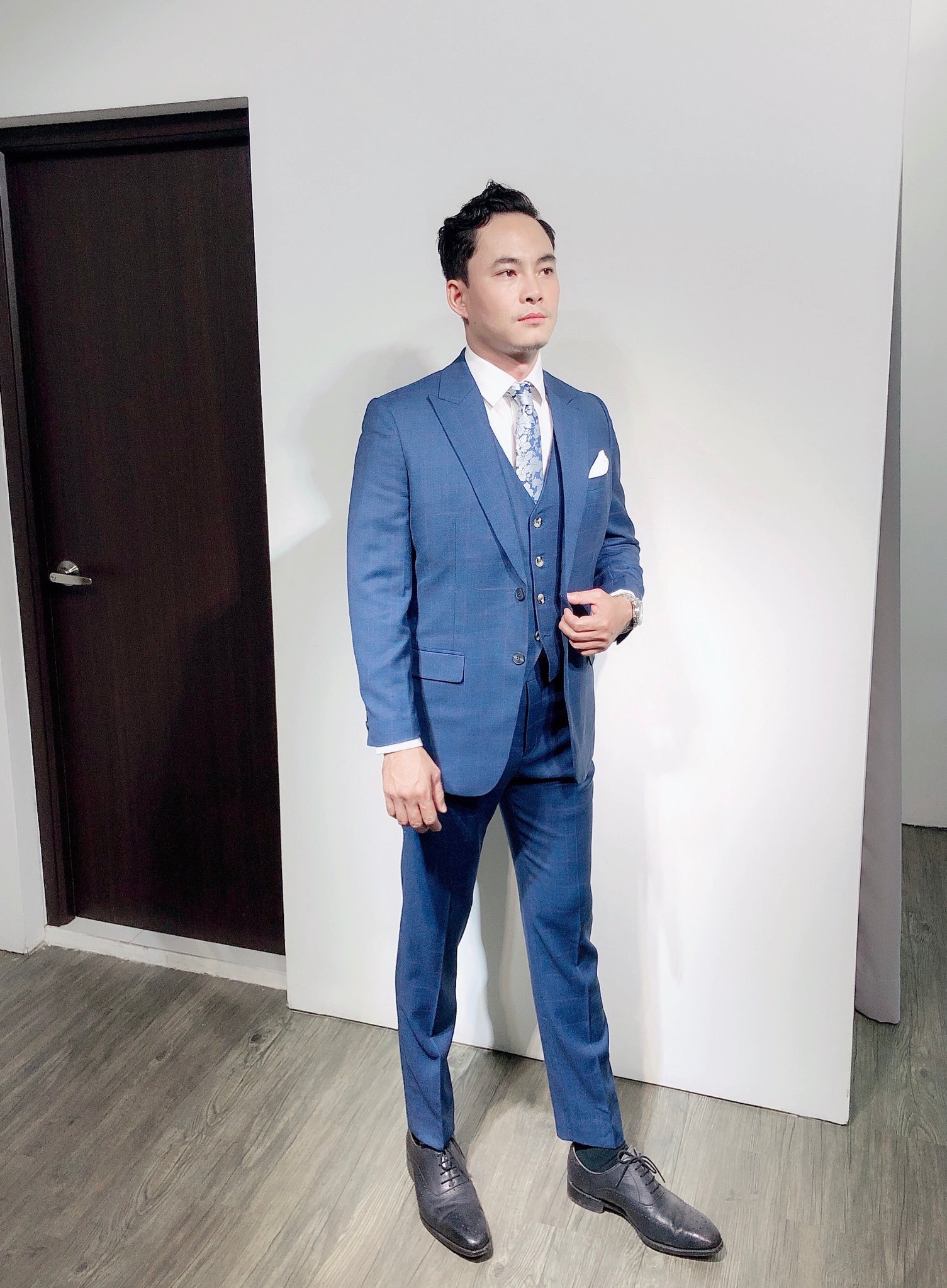 Premium Custom Made ‘THE RAKE’ Medium Navy Suit