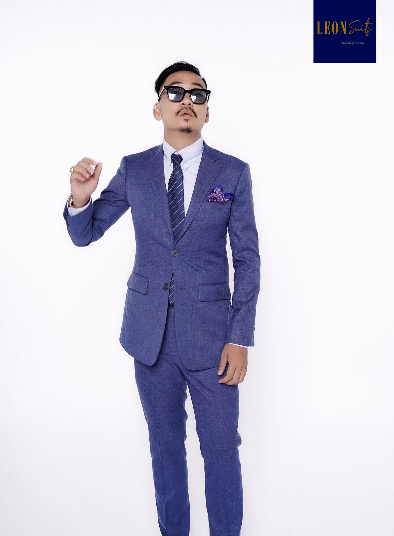 ONLINE MADE TO MEASURE SERVICE W/ AI BODY MEASUREMENT APPS
