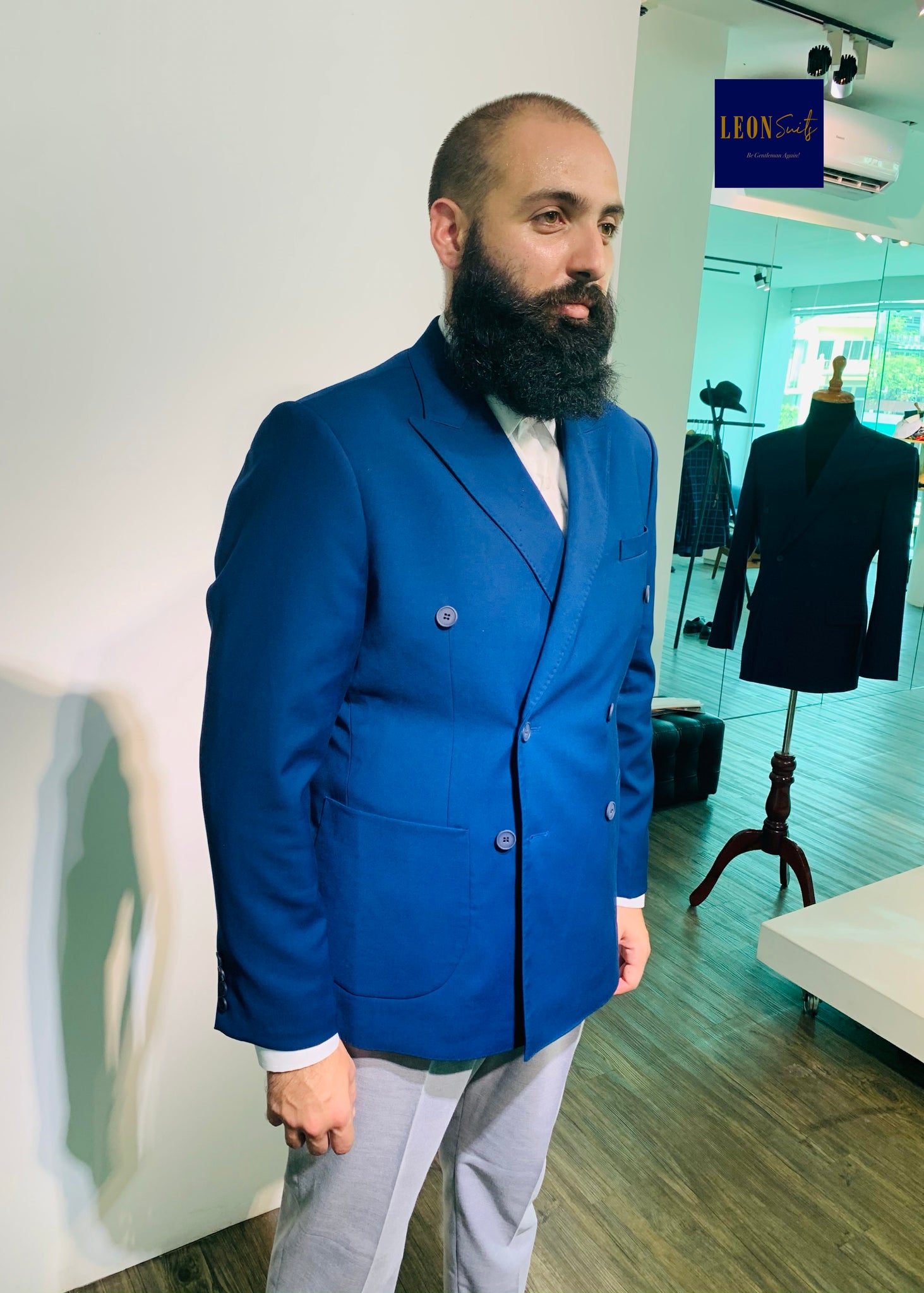 DANDY LOOK: Blue Double-breasted Blazer, White Shirt & Light Grey Pants