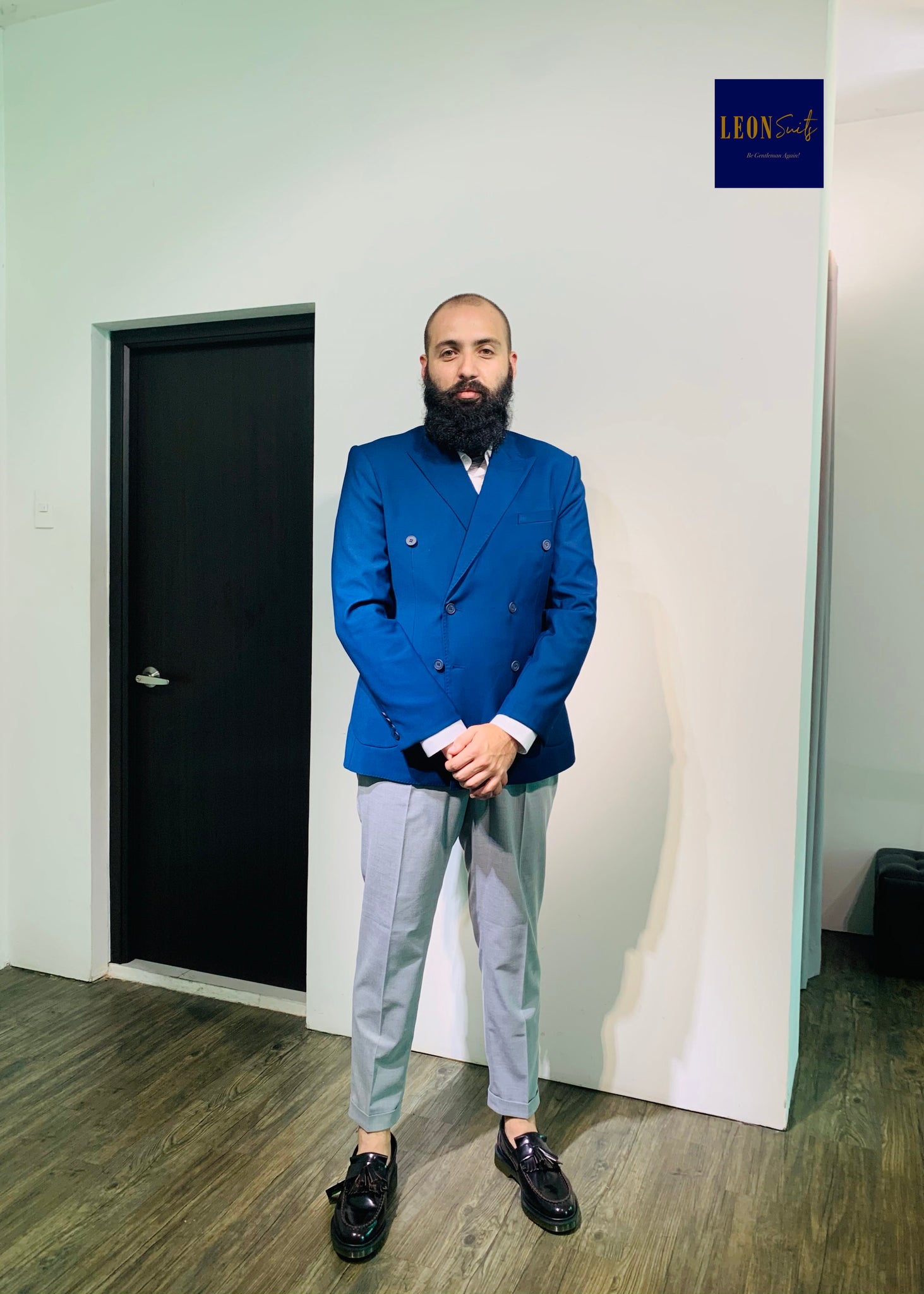 DANDY LOOK: Blue Double-breasted Blazer, White Shirt & Light Grey Pants
