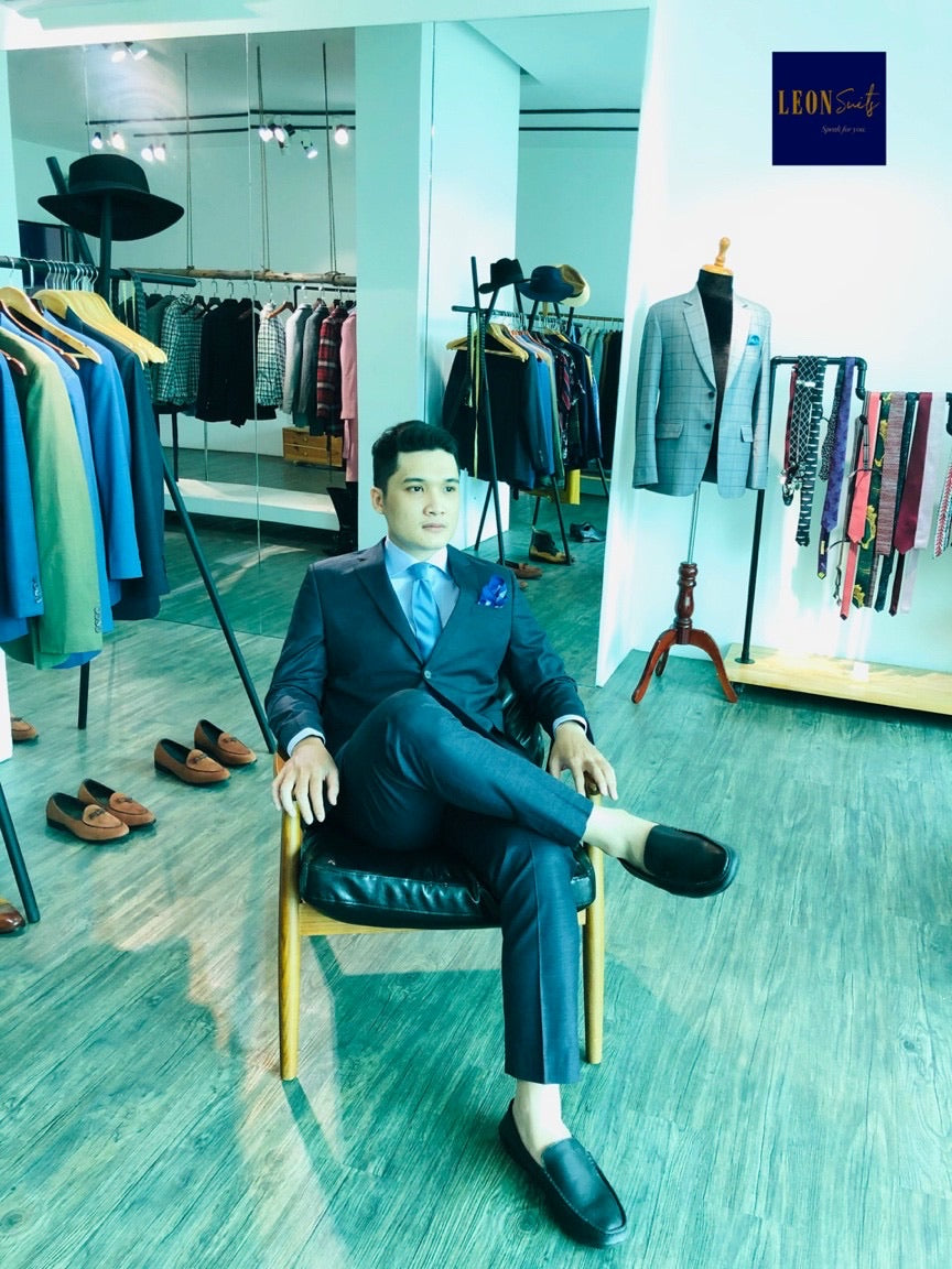 GREY NAVY NAILHEAD SUIT