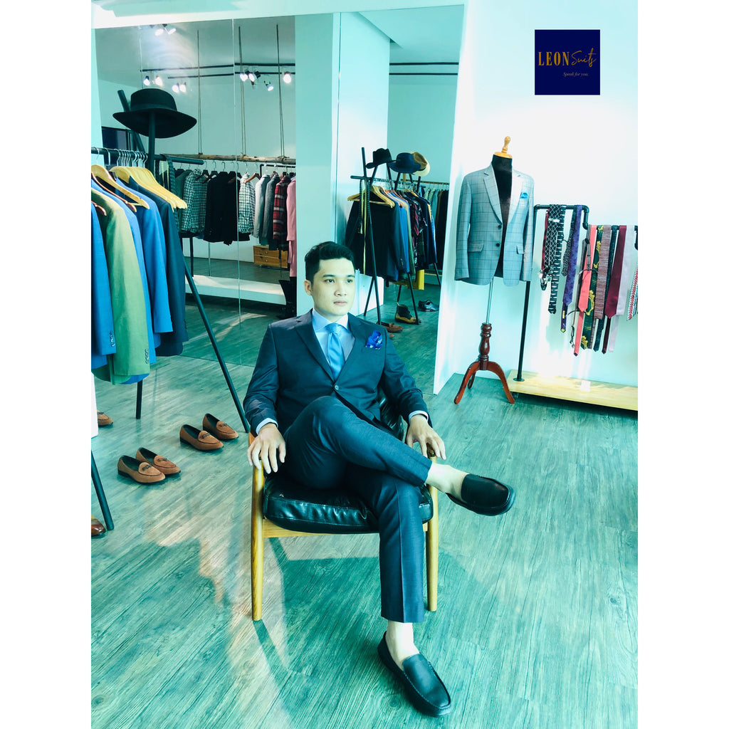 GREY NAVY NAILHEAD SUIT